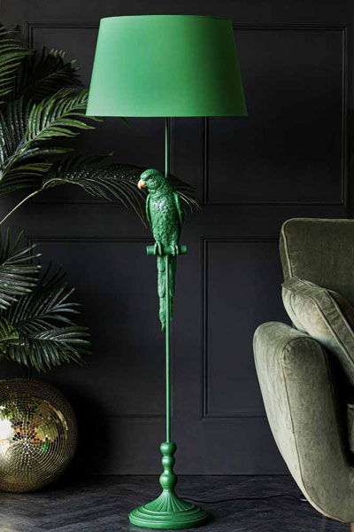 Yeşil renkli papağan biblolu lambader.
